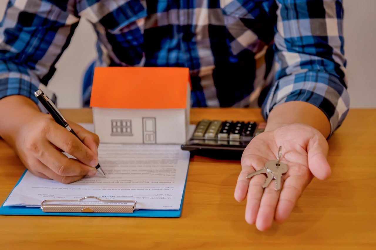 Documentos clave que debes revisar antes de vender una casa.