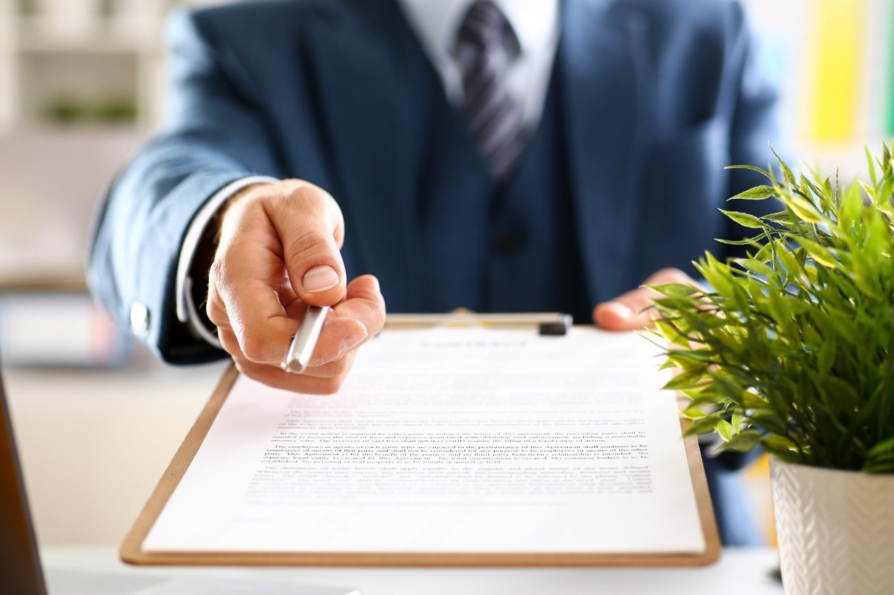 Alquilar o vender un inmueble: ¿por qué no es lo mismo un contrato de un agente inmobiliario que uno redactado por un abogado especialista?