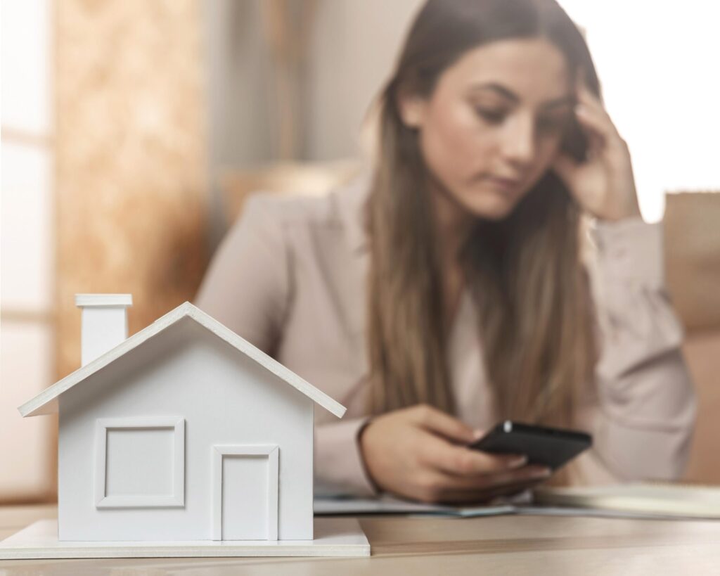 ¿Cómo saber si un inmueble tiene problemas legales antes de comprarlo?